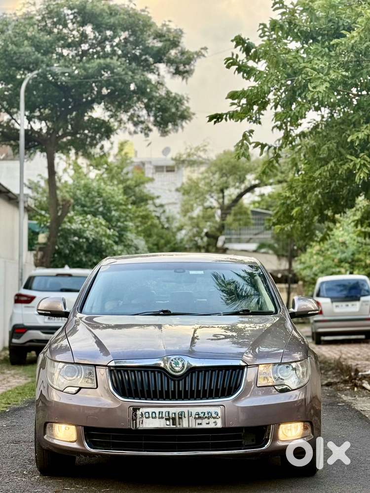 Skoda Superb 2013-2015 Elegance 1.8 TSI MT, 2013, Petrol