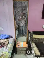 નાનો કબાટ વેચવાનો છે