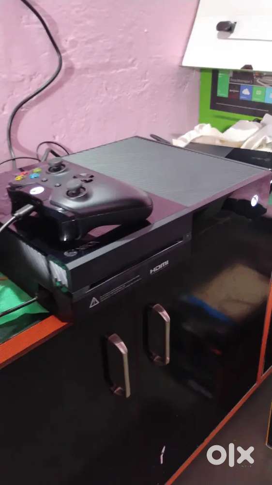 Xbox one original with box
