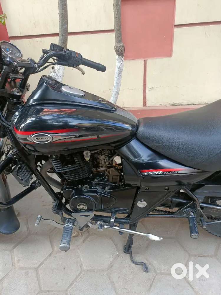 Bajaj Avenger 220cc, 2015