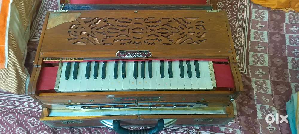 Urgently saling harmonium