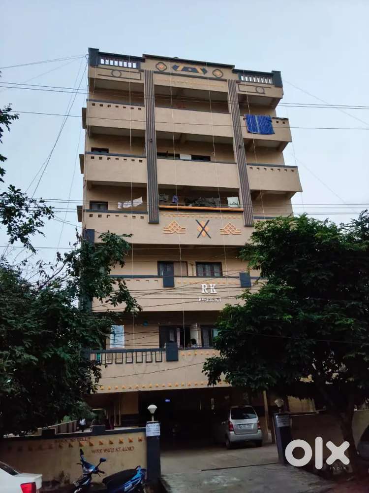 LONG LEASE WITH MONTHLY RETURNS