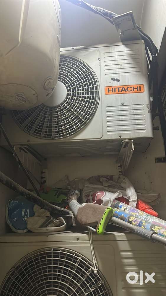Two spilts AC 1.5 ton HItachi