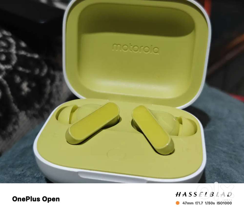 Motorola TWS (LHDC) And Mivi Superpods LDAC