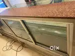 Cake display counter