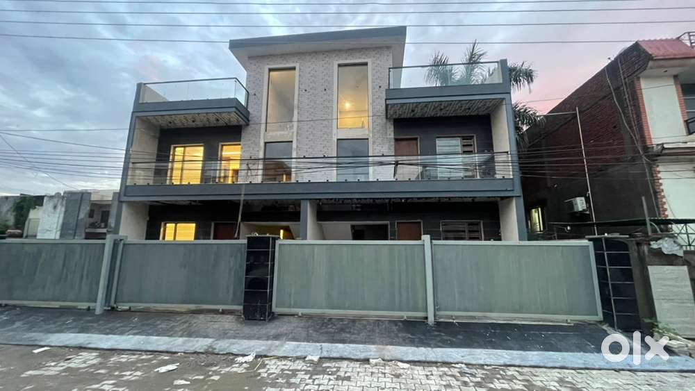 215 gaj , 6 bhk ,kothi in dhakoli