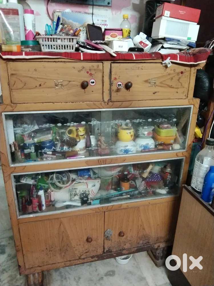 Showcase with 5 layer