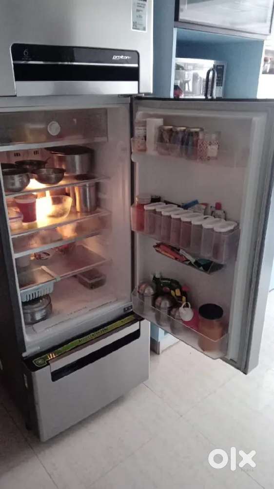 Whirlpool refrigerator in excellent working condition