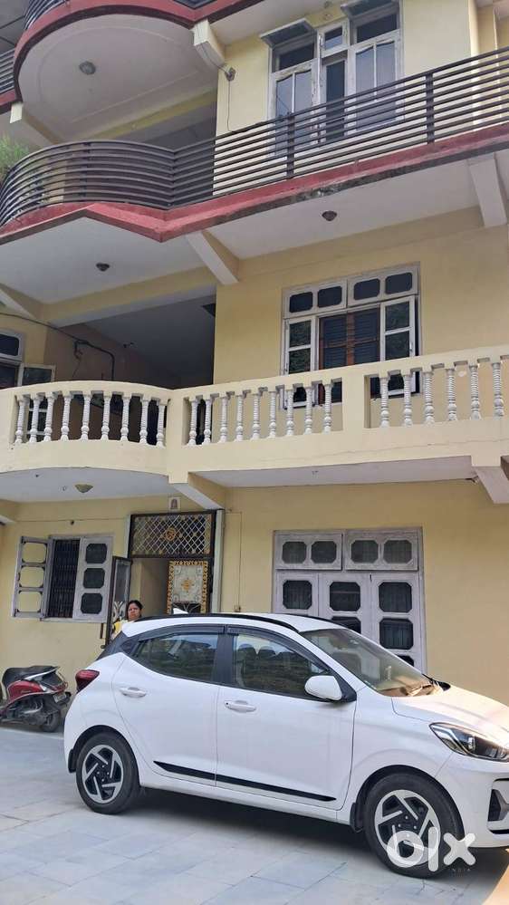 2 room set at Jail Road Mandi near PWD office with gated parking