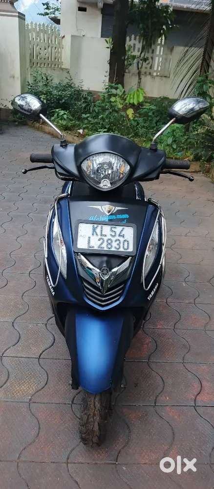 Brand new looks showroom condition low km single owner