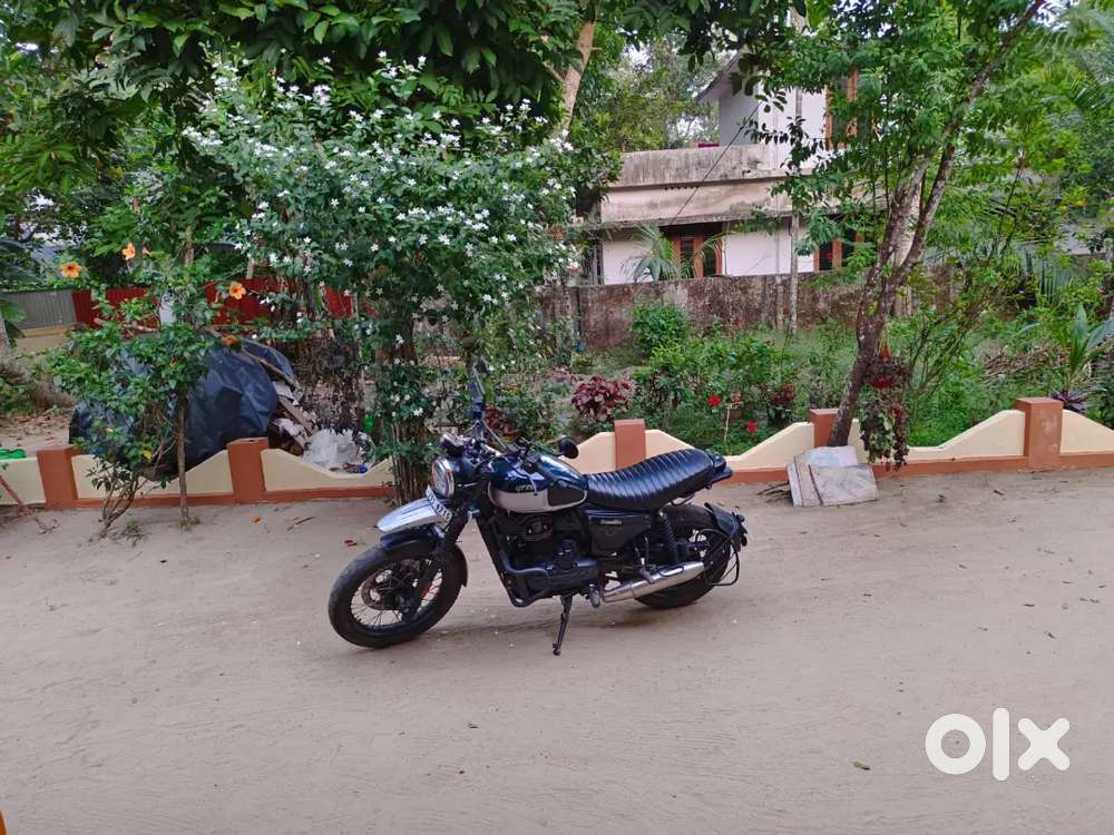 Yezdi scrambler 2022