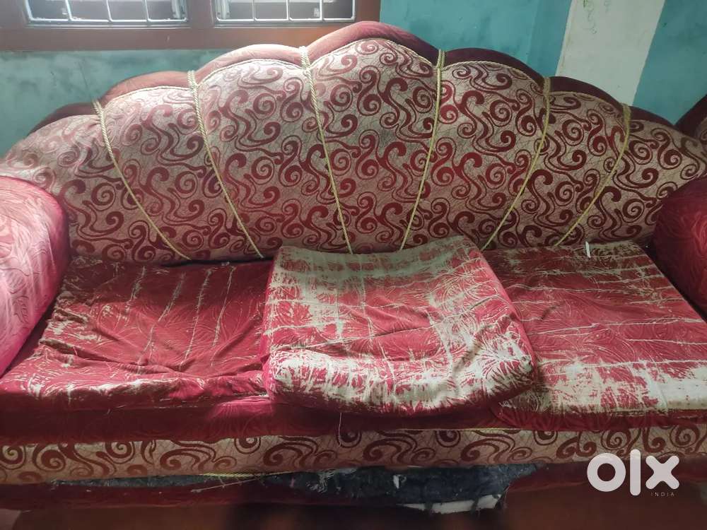 3 sofa 1 large size and 2 single size