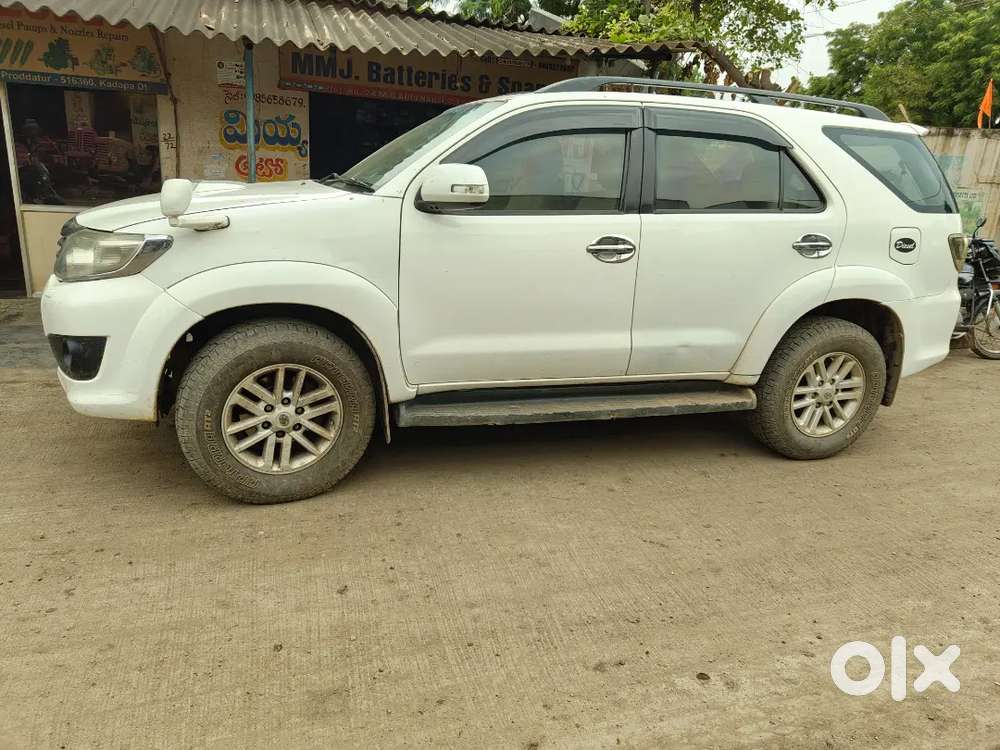 Toyota Fortuner 2012 Diesel 240000 Km Driven