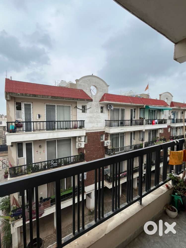 3BHK With Roof Rights