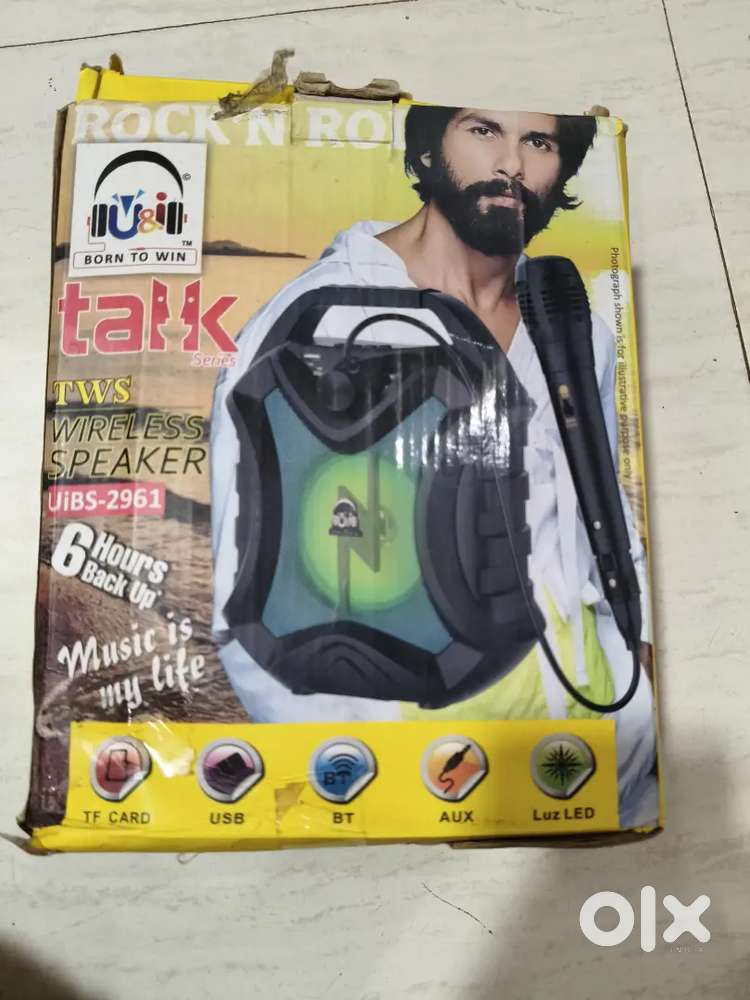 Karaoke speaker with mic