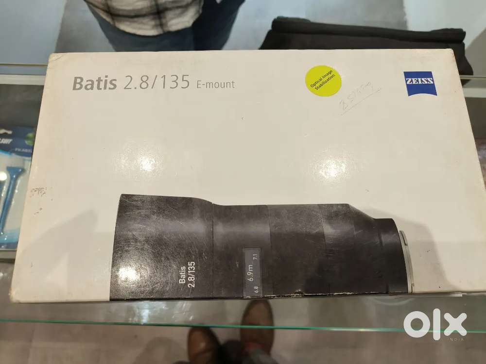 Camera lens ZEISS BATIS 135MM f/2.8