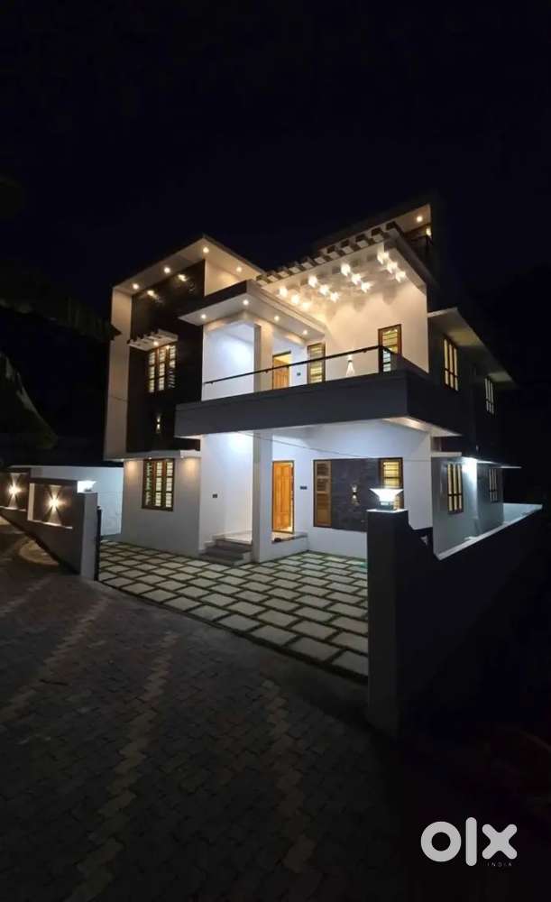 Kariyavattam university college New 4 BHK attached open well