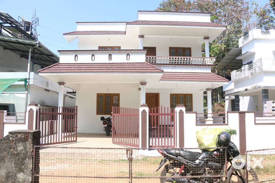 House in Ettumanoor 4 bed 6 cent 67 lakhs