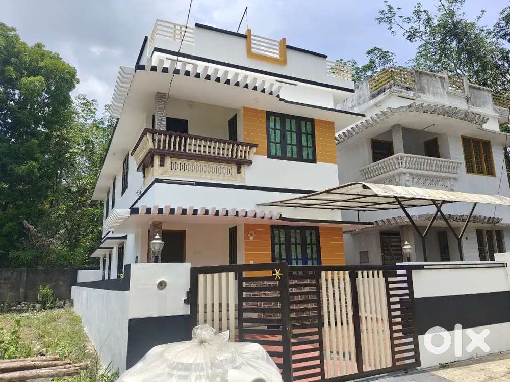 3.5 CENTS WITH 1600 sqft HOUSE FOR SALE AT MARANALLOOR
