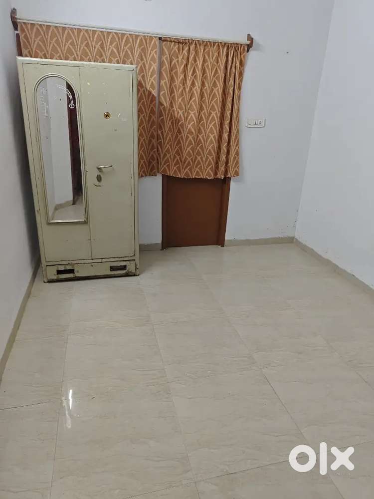 Single Independen room for 1 person with attached washroom and almirah
