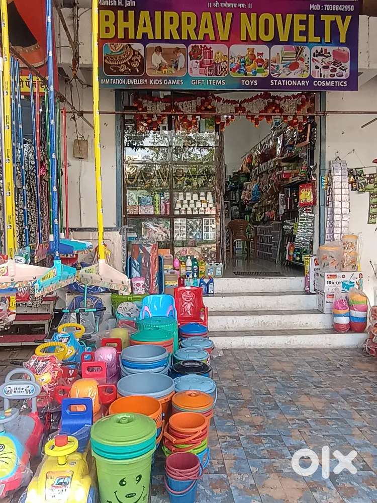 Running shop for sale main road Hirawadi with all material