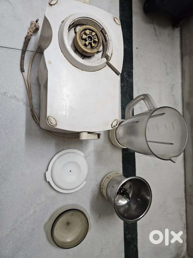 Mixer grinder with juicer