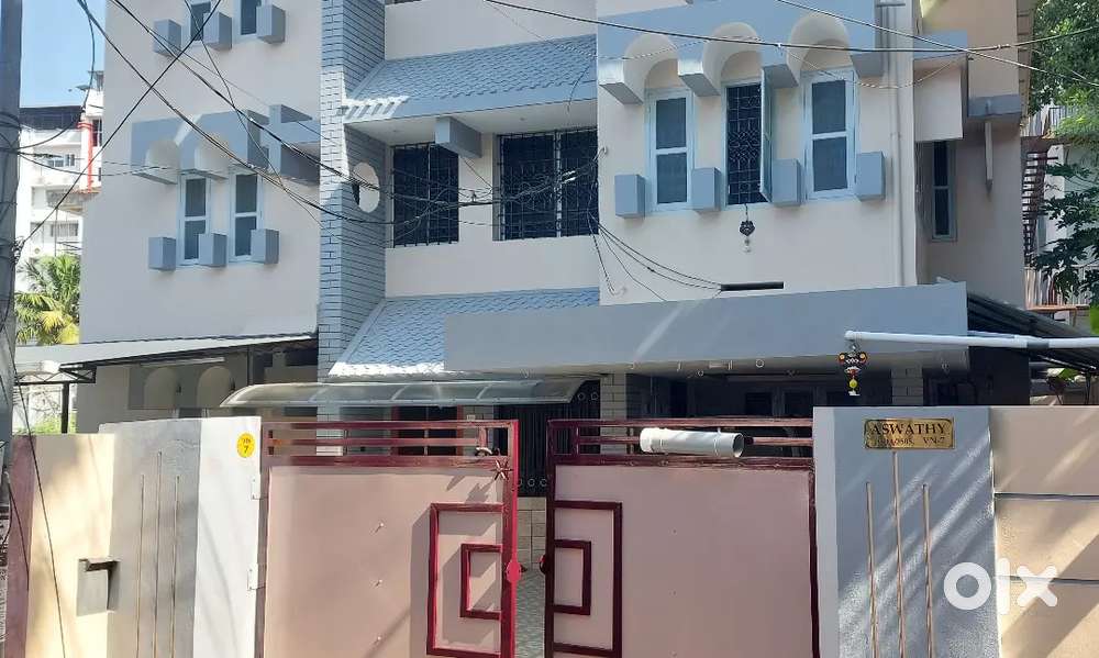 2BHK FIRST FLOOR WITH CAR PARKING FOR RENT