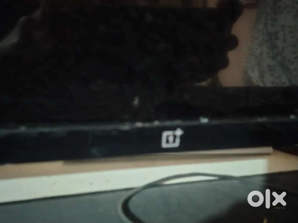 Oneplus TV 32 inch 1 sal Ho Gaye liye hue aur TV ka speaker aur TV ful