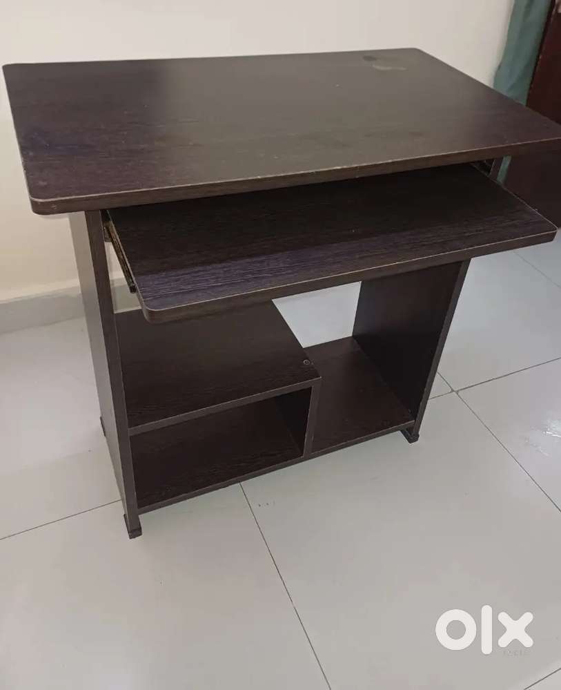 COMPUTER TABLE