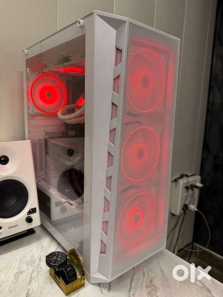 IceMaster Frosty White ARGB Cabinet