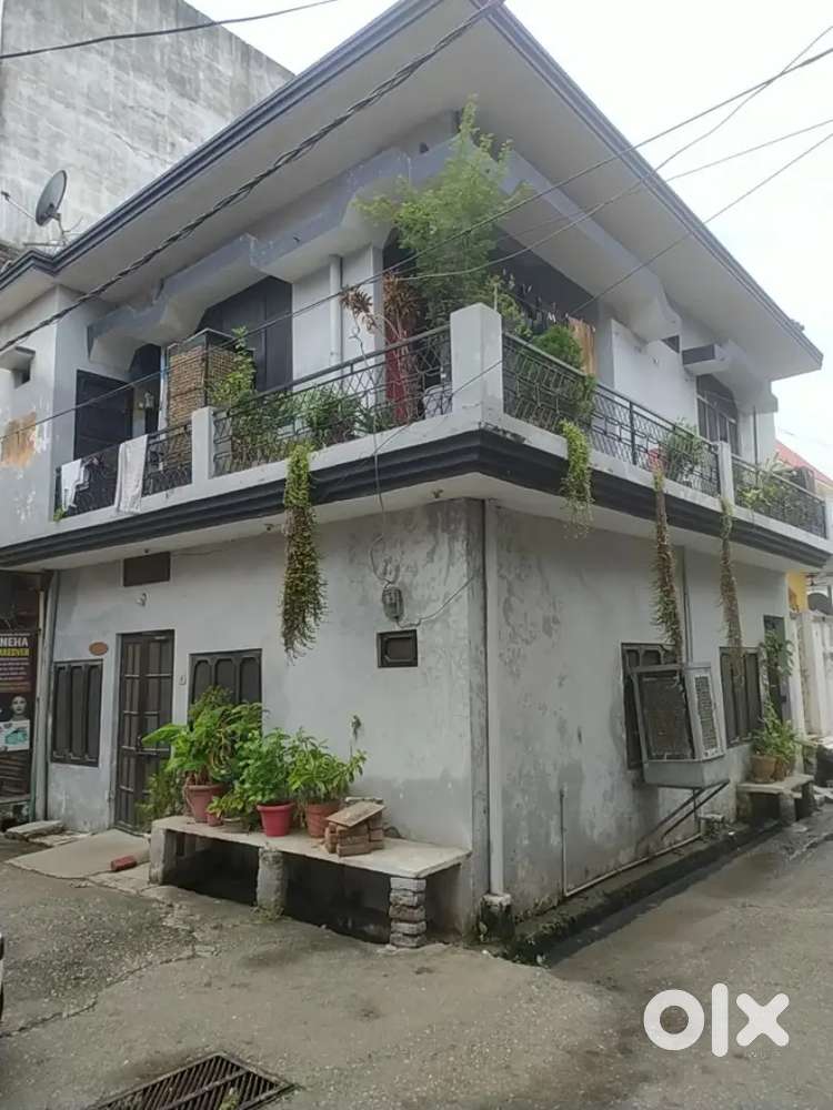 House is available its is with area coverage of 80 gaj.
