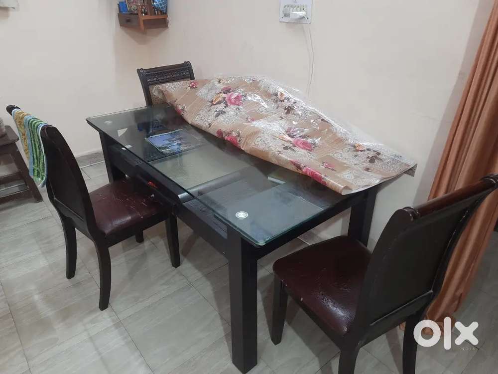 Glass Dining table with 4 Chair
