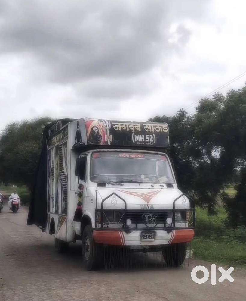 DJ FOR SELL 8 bass dj with truck 407