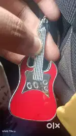 Key chain guitar