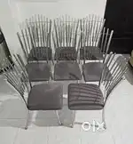 CUSHIONED STEEL CHAIR FOR DINNING TABLE.