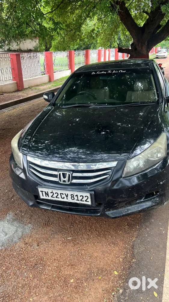 Honda Accord 2011 top end model with sunroof