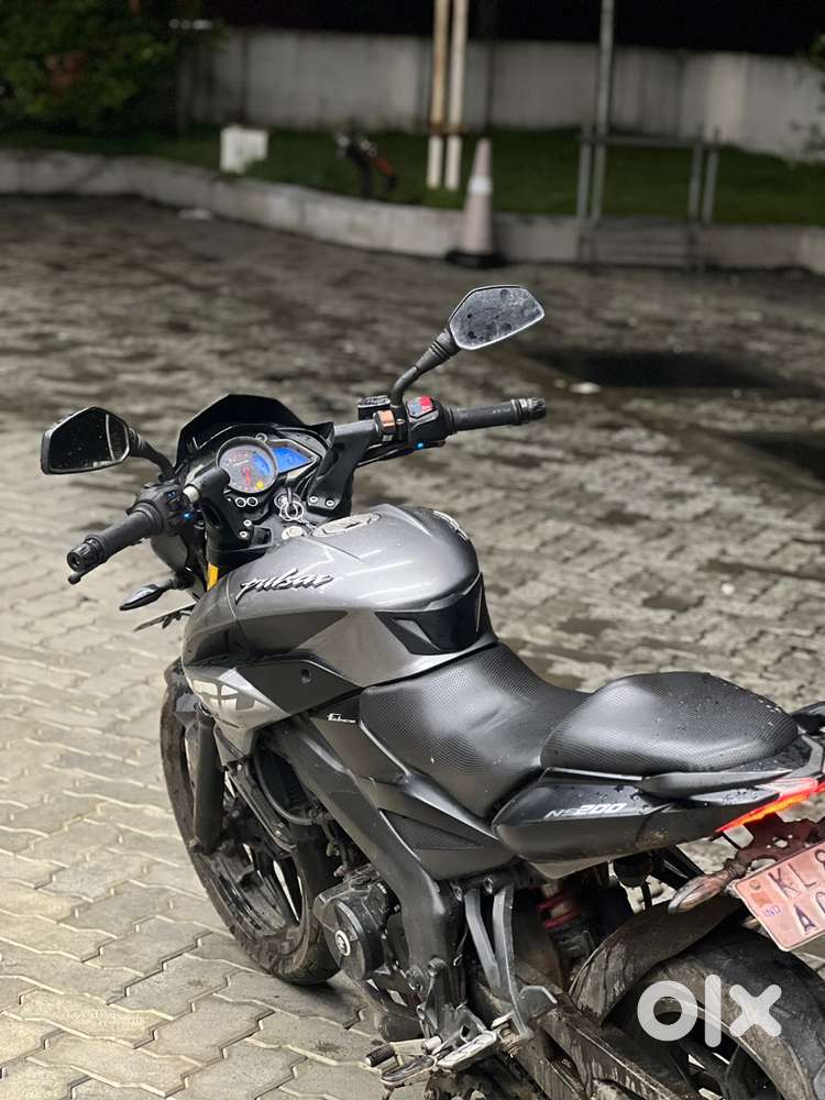 Ns200 neat condition 2021 model urgent sale