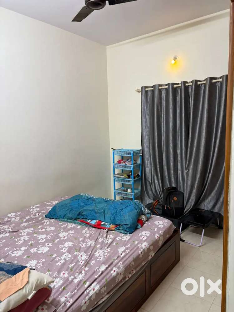 10 years good looking shop near park