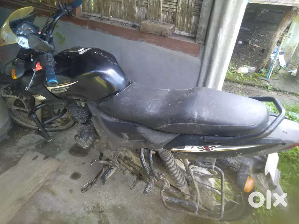 YAMAHA SZ-X bike want to sell at Rs 40000 to Rs 20000 Rs
