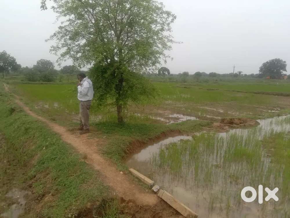 Adiwasi khet bechna hai