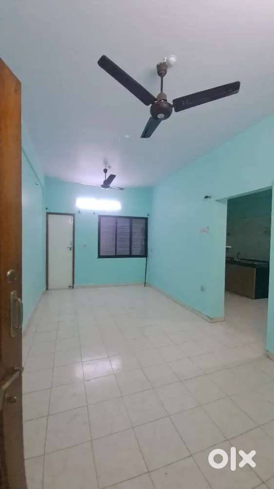 Chhatrapati chowk 2 bhk flat only family sarvice cls