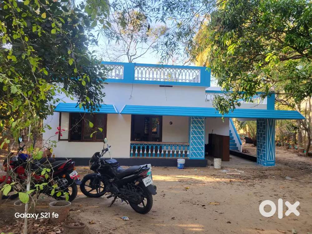 Road side lorry access independent square plot