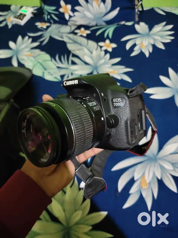 Canan 700D with 18-55 full frees condition