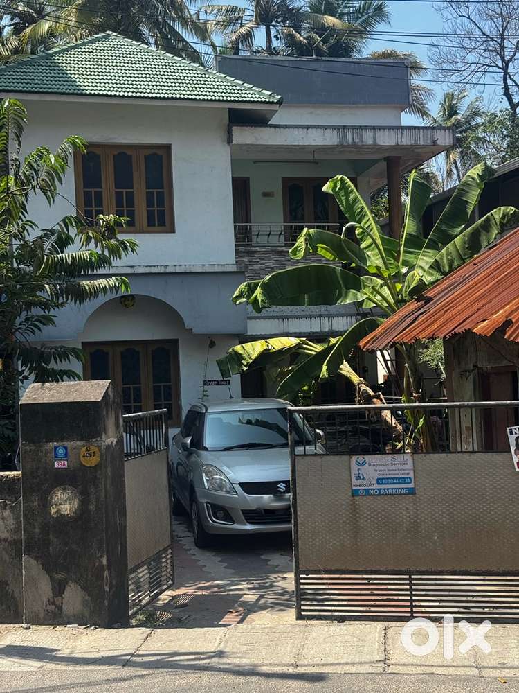 5.5 cent plot and house for sale near kazhakuttom technopark highway