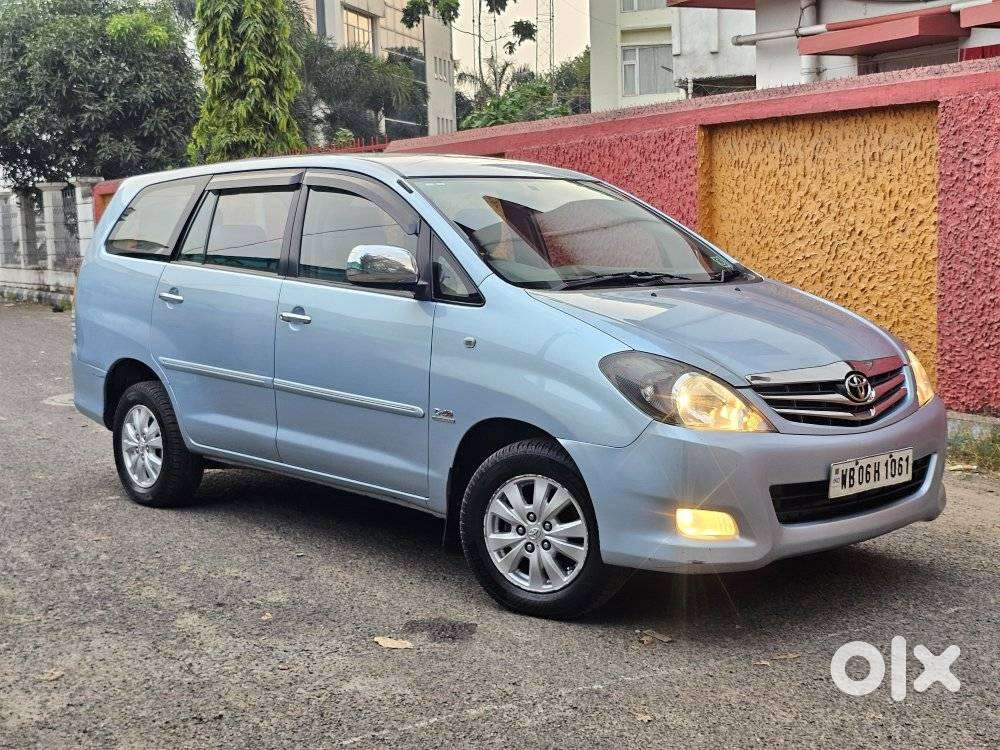 Toyota Innova 2.5 VX 8 Seater BS IV, 2011, Diesel