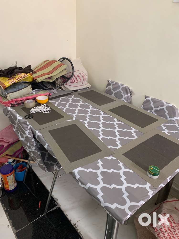 DINNING TABLE WITH 6 CHAIRS