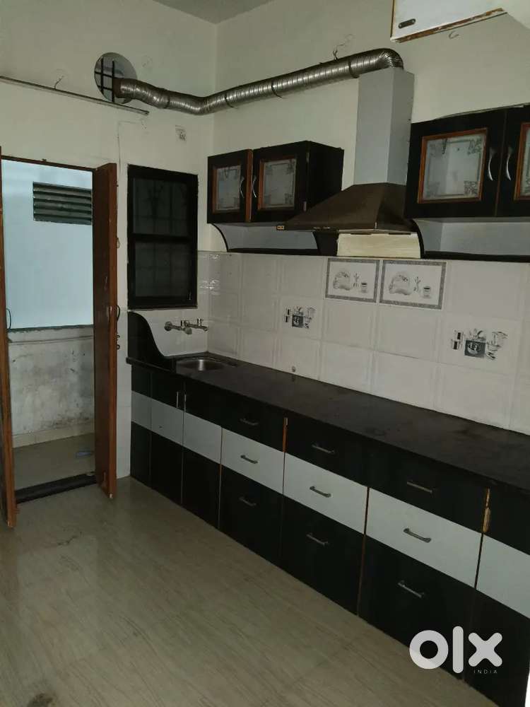 OMKAR NAGAR 2 BHK FLAT SEMI FURNISHED