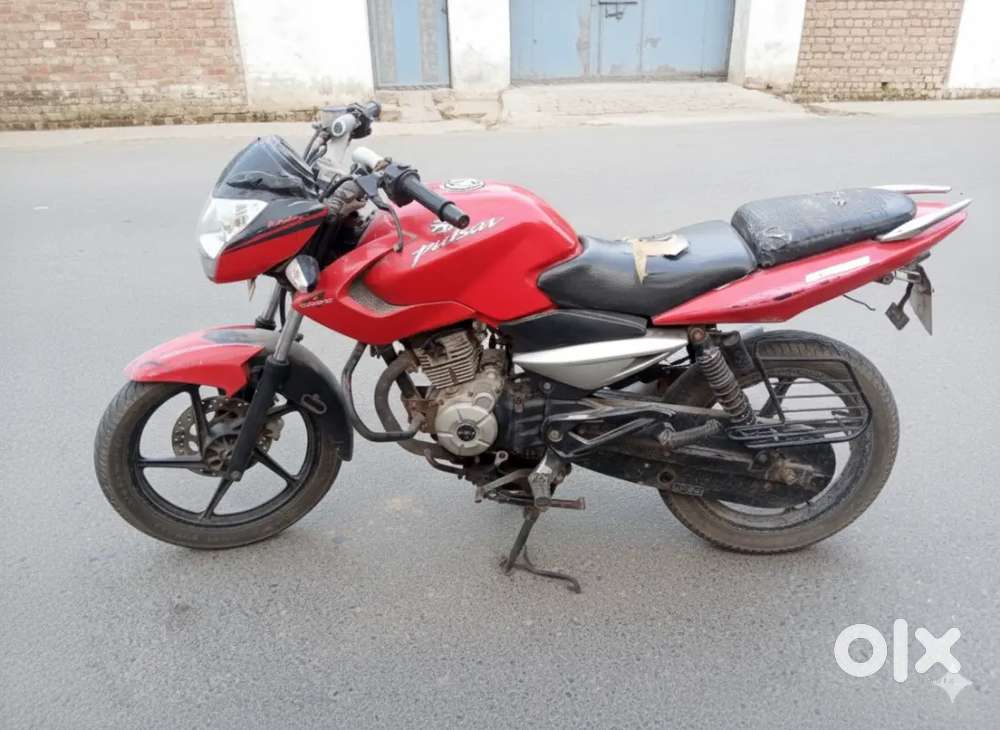 Bajaj pulser 135 cc red colore