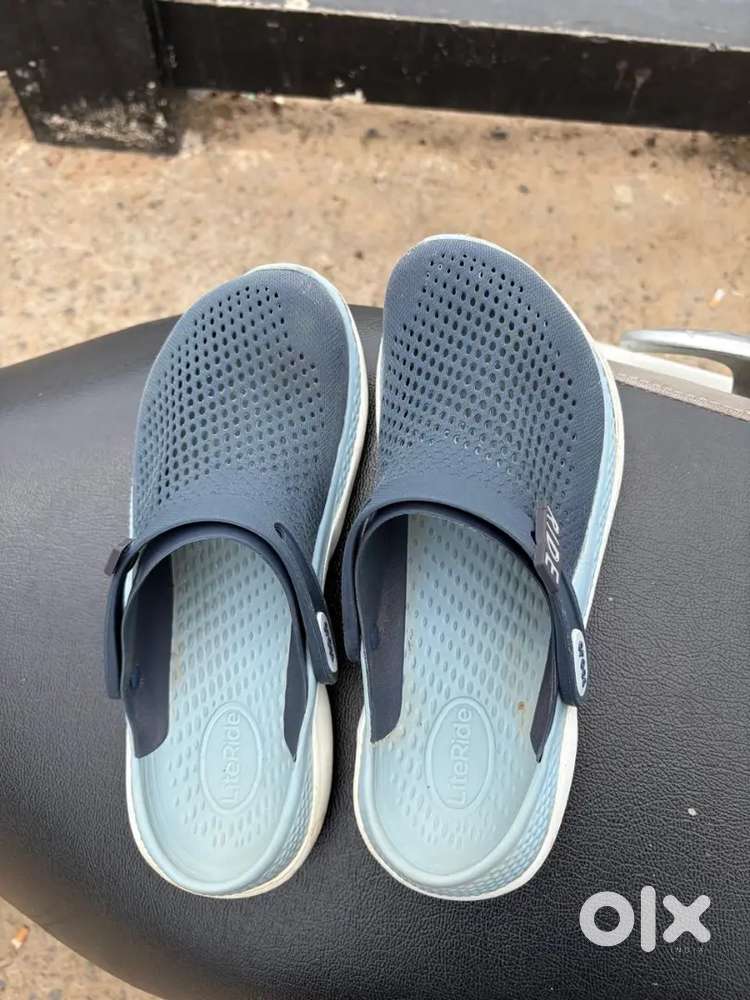 Crocis slippers size 8