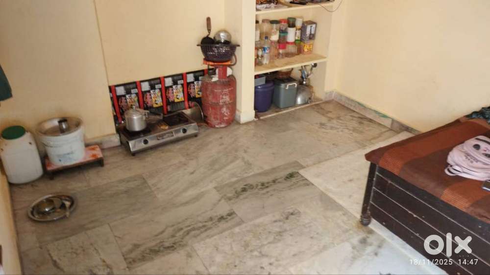 single room in new jagdamba colony behind krishi upaz mandi